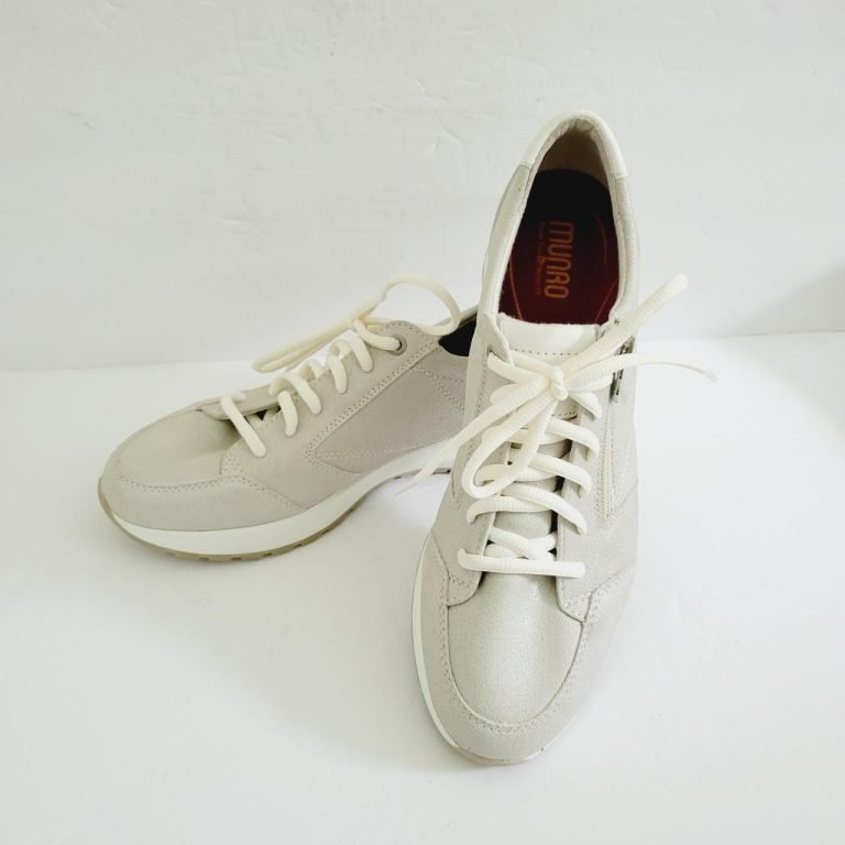 munro sneakers